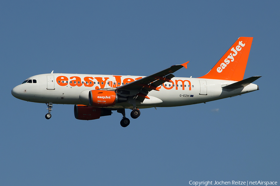 easyJet Airbus A319-111 (G-EZIH) | Photo 77358