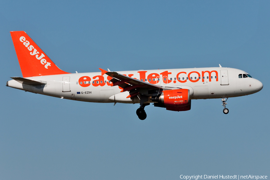 easyJet Airbus A319-111 (G-EZIH) | Photo 498209
