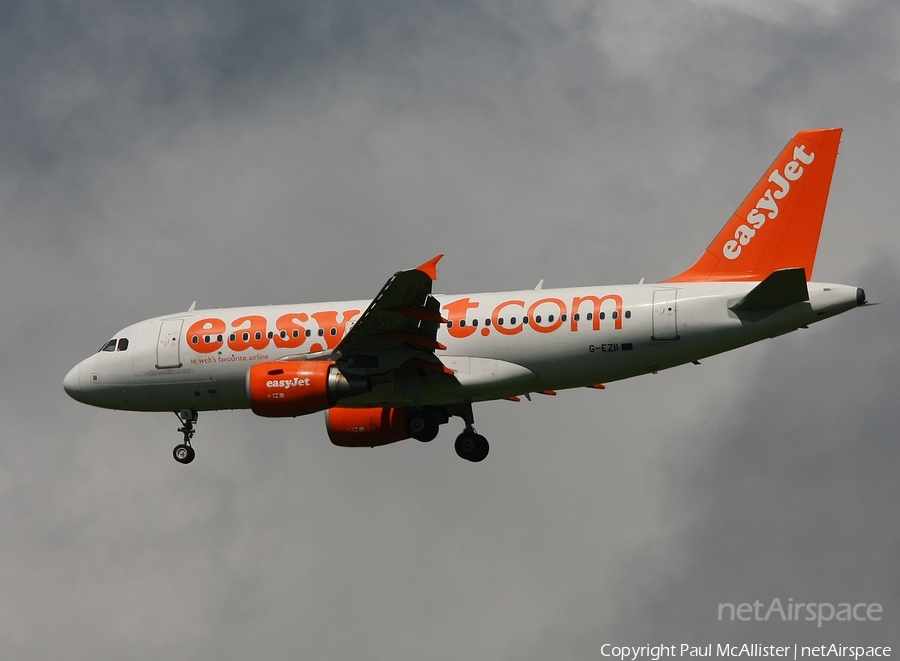 easyJet Airbus A319-111 (G-EZII) | Photo 37796