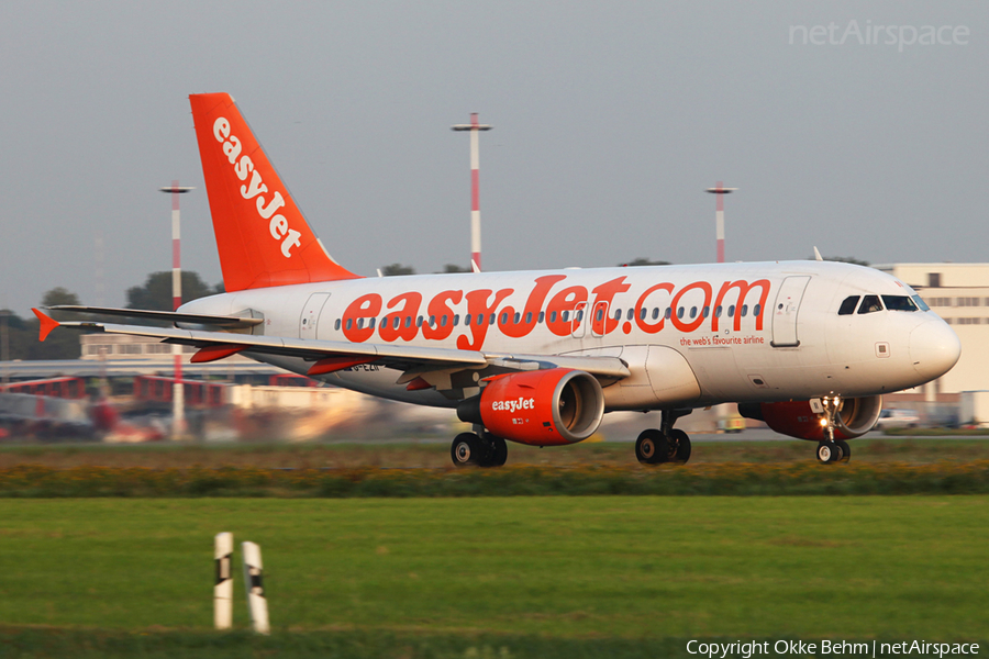 easyJet Airbus A319-111 (G-EZII) | Photo 52305