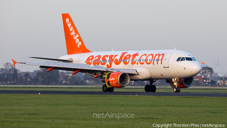 easyJet Airbus A319-111 (G-EZIJ) | Photo 198153