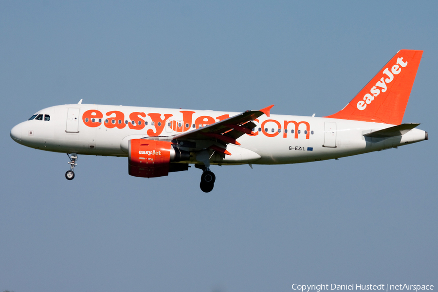 easyJet Airbus A319-111 (G-EZIL) | Photo 479701