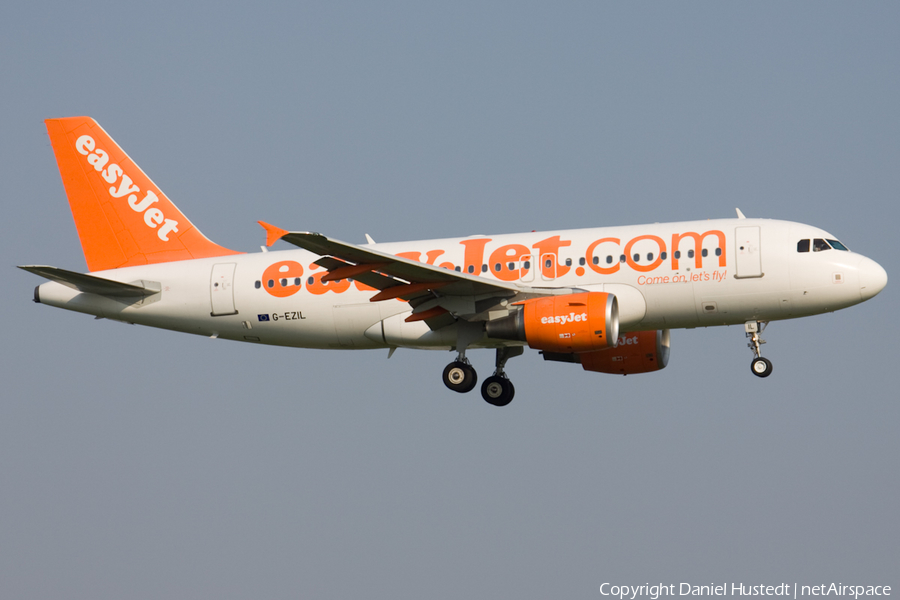 easyJet Airbus A319-111 (G-EZIL) | Photo 550792