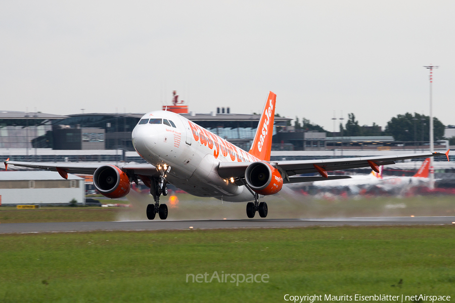 easyJet Airbus A319-111 (G-EZIL) | Photo 113657