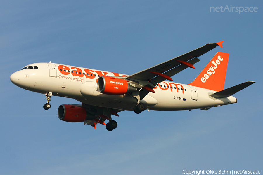 easyJet Airbus A319-111 (G-EZIP) | Photo 42320