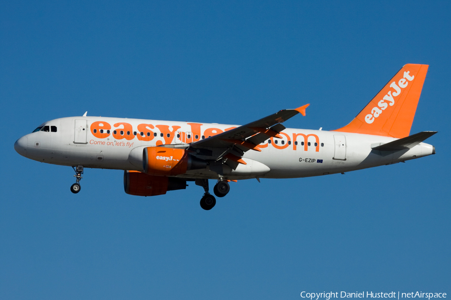 easyJet Airbus A319-111 (G-EZIP) | Photo 542251