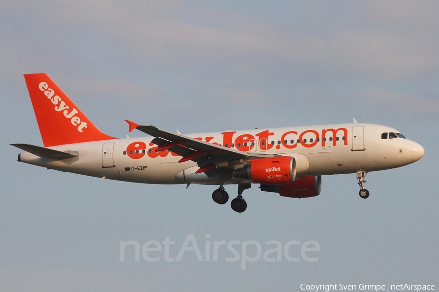 easyJet Airbus A319-111 (G-EZIP) | Photo 78246