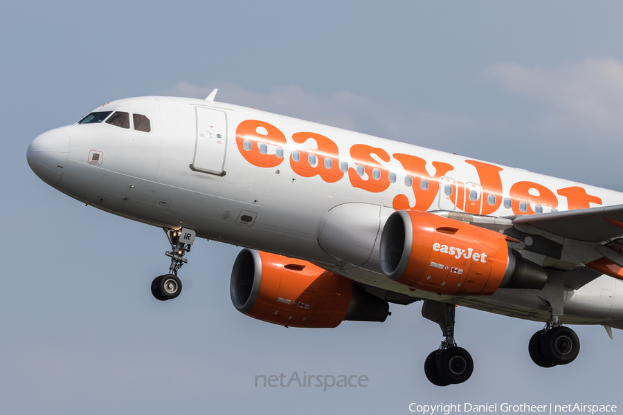 easyJet Airbus A319-111 (G-EZIR) | Photo 90946