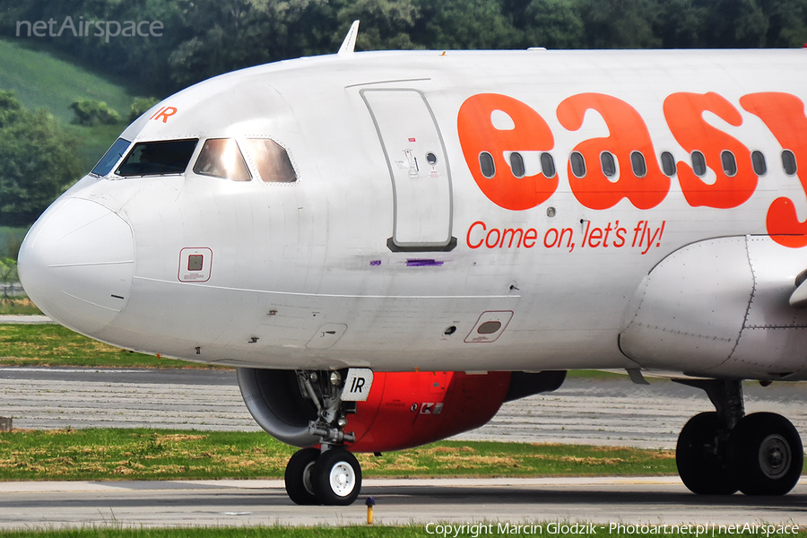 easyJet Airbus A319-111 (G-EZIR) | Photo 410048