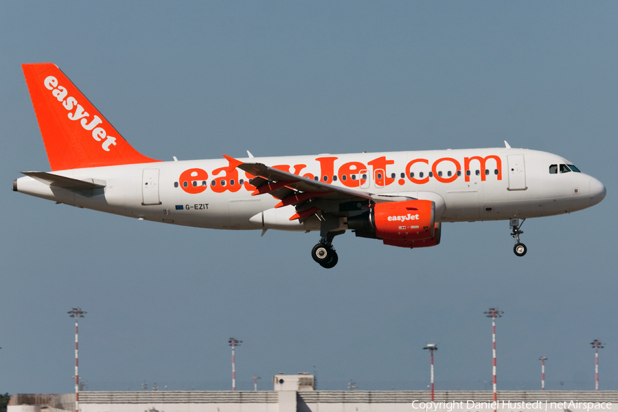 easyJet Airbus A319-111 (G-EZIT) | Photo 476455