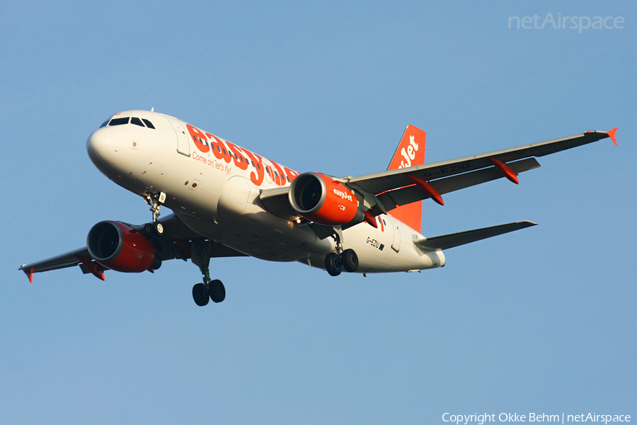 easyJet Airbus A319-111 (G-EZIU) | Photo 42322