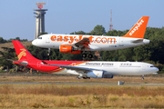 easyJet Airbus A319-111 (G-EZIV) at  Toulouse - Blagnac, France