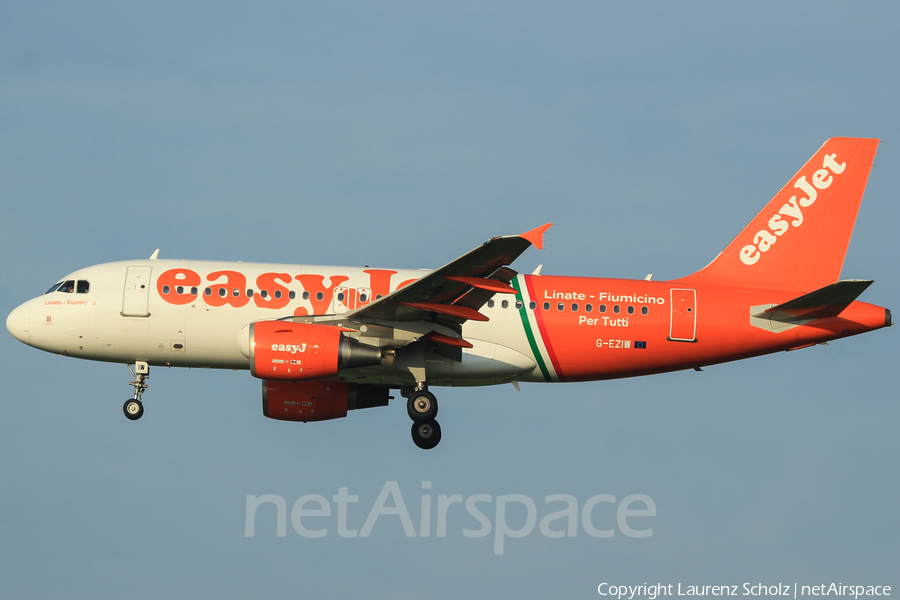easyJet Airbus A319-111 (G-EZIW) | Photo 63493