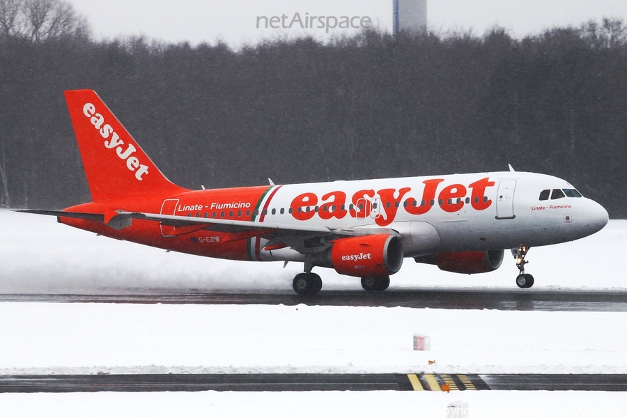 easyJet Airbus A319-111 (G-EZIW) | Photo 21813