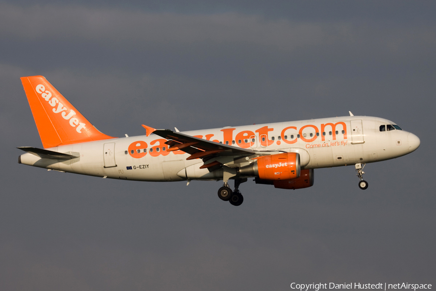 easyJet Airbus A319-111 (G-EZIY) | Photo 542924