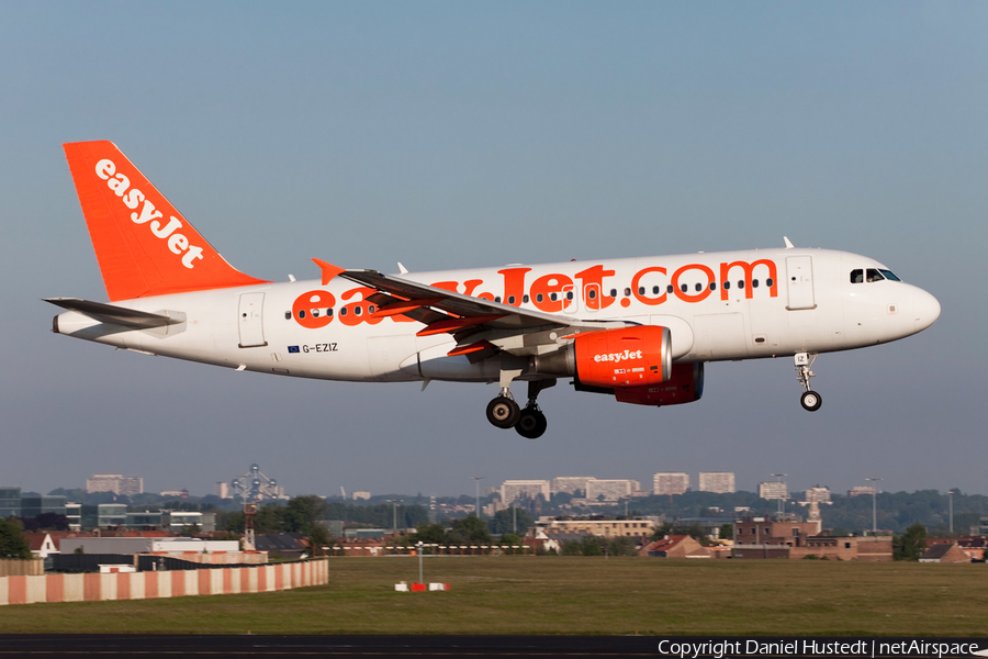 easyJet Airbus A319-111 (G-EZIZ) | Photo 644529