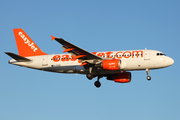 easyJet Airbus A319-111 (G-EZIZ) at  Hamburg - Fuhlsbuettel (Helmut Schmidt), Germany