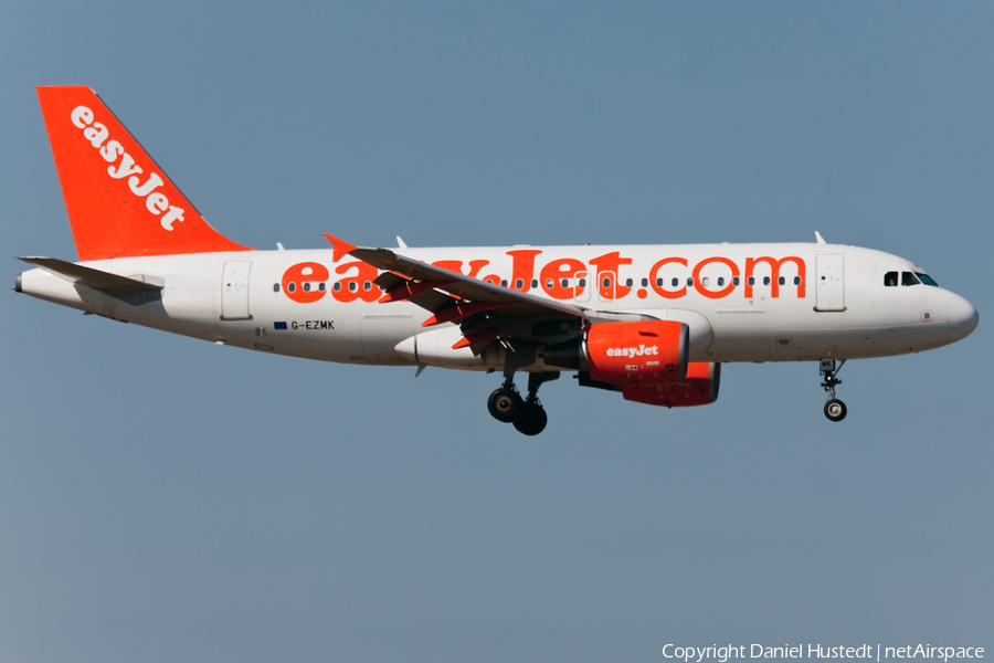 easyJet Airbus A319-111 (G-EZMK) | Photo 476456