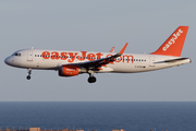 easyJet Airbus A320-214 (G-EZOB) at  Gran Canaria, Spain