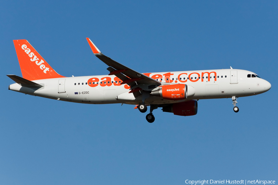 easyJet Airbus A320-214 (G-EZOC) | Photo 641124