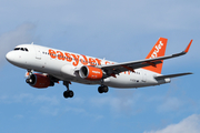 easyJet Airbus A320-214 (G-EZOC) at  London - Gatwick, United Kingdom