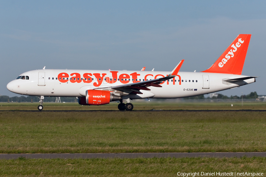 easyJet Airbus A320-214 (G-EZOE) | Photo 491833
