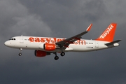 easyJet Airbus A320-214 (G-EZOF) at  Hamburg - Fuhlsbuettel (Helmut Schmidt), Germany