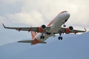 easyJet Airbus A320-214 (G-EZON) at  Innsbruck - Kranebitten, Austria