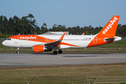 easyJet Airbus A320-214 (G-EZOT) at  Porto, Portugal