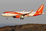 easyJet Airbus A320-214 (G-EZOU) at  Gran Canaria, Spain