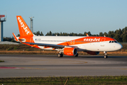 easyJet Airbus A320-214 (G-EZOV) at  Porto, Portugal