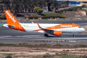 easyJet Airbus A320-214 (G-EZOW) at  Gran Canaria, Spain