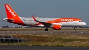 easyJet Airbus A320-214 (G-EZOX) at  Paris - Charles de Gaulle (Roissy), France