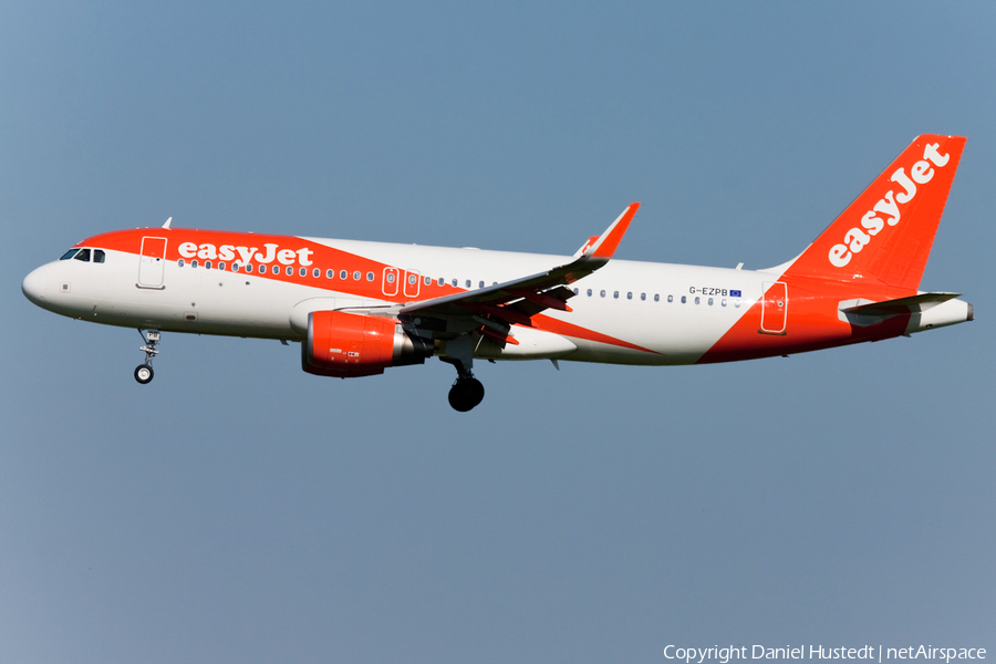 easyJet Airbus A320-214 (G-EZPB) | Photo 479706