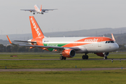 easyJet Airbus A320-214 (G-EZPC) at  Glasgow - International, United Kingdom
