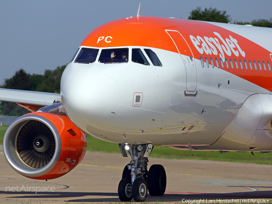 easyJet Airbus A320-214 (G-EZPC) | Photo 107699