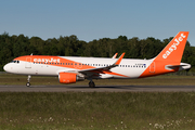 easyJet Airbus A320-214 (G-EZPS) at  Hamburg - Fuhlsbuettel (Helmut Schmidt), Germany