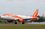 easyJet Airbus A320-214 (G-EZPT) at  London - Luton, United Kingdom