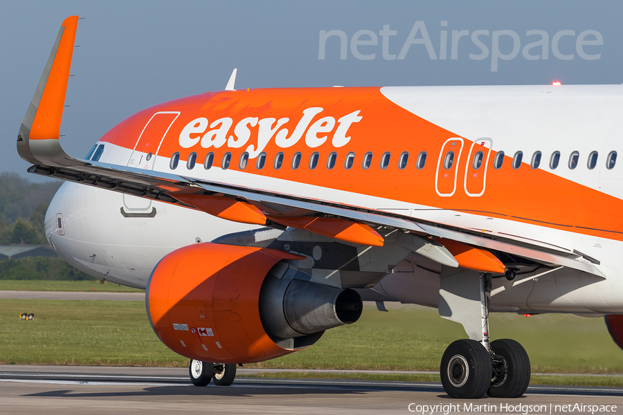 easyJet Airbus A320-214 (G-EZPT) | Photo 161573