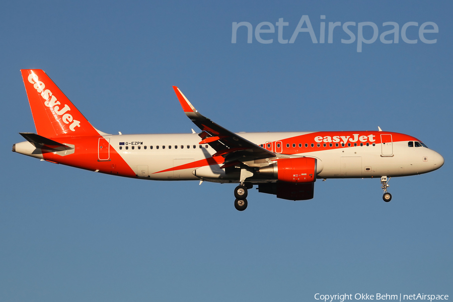 easyJet Airbus A320-214 (G-EZPW) | Photo 191495