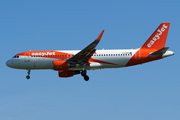 easyJet Airbus A320-214 (G-EZRA) at  London - Gatwick, United Kingdom