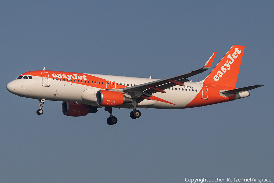 easyJet Airbus A320-214 (G-EZRV) | Photo 345800