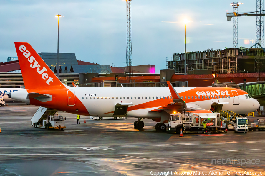 easyJet Airbus A320-214 (G-EZRY) | Photo 654765