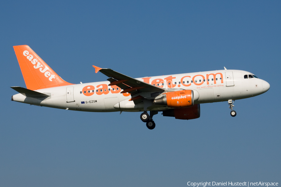 easyJet Airbus A319-111 (G-EZSM) | Photo 546863