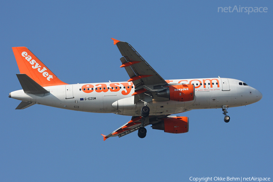 easyJet Airbus A319-111 (G-EZSM) | Photo 42318