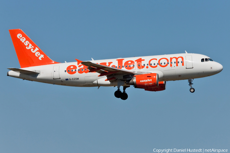 easyJet Airbus A319-111 (G-EZSM) | Photo 498211