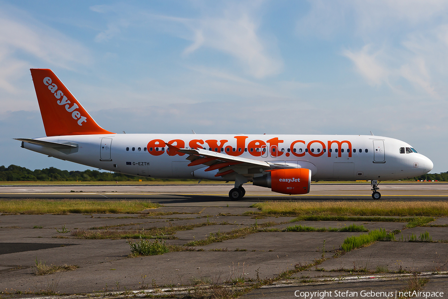 easyJet Airbus A320-214 (G-EZTH) | Photo 266