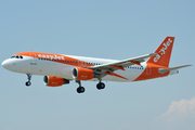 easyJet Airbus A320-214 (G-EZTH) at  Naples - Ugo Niutta, Italy