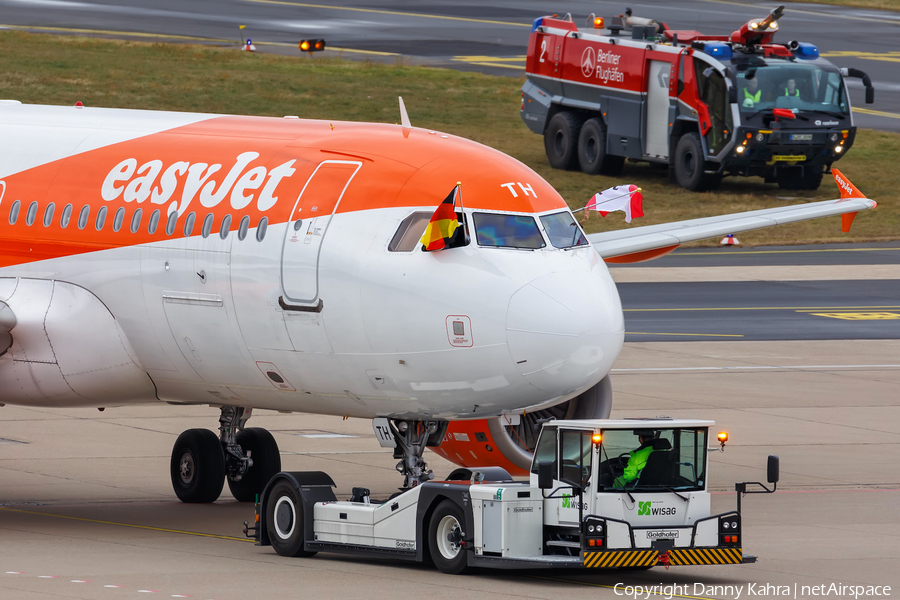 easyJet Airbus A320-214 (G-EZTH) | Photo 210094