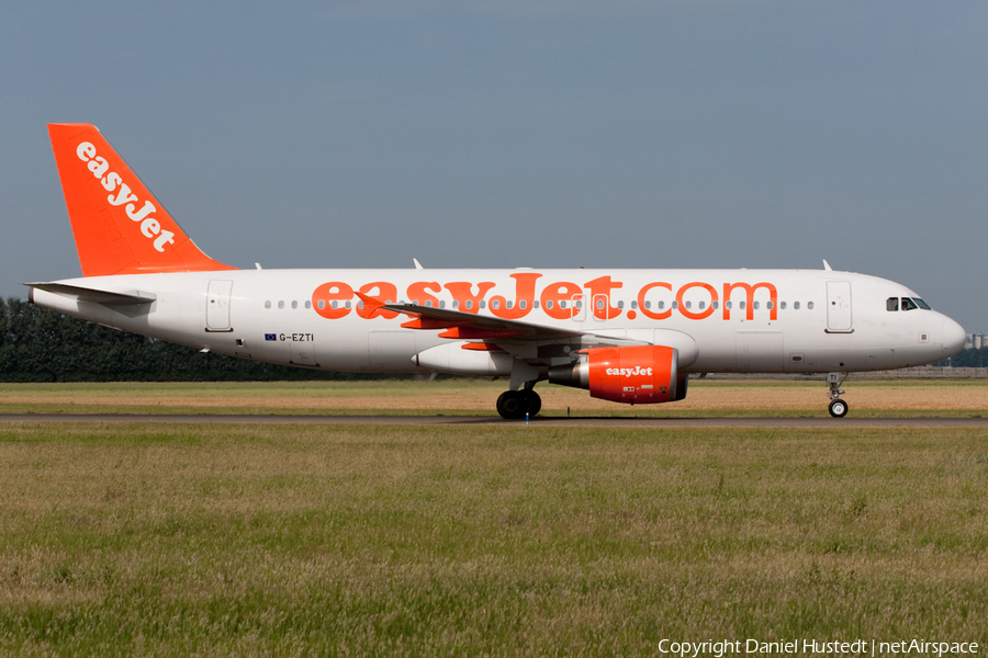 easyJet Airbus A320-214 (G-EZTI) | Photo 617936